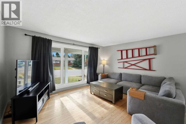 Kitchen - 82 Baird Street, Red Deer, AB T4R1H4 Photo 5