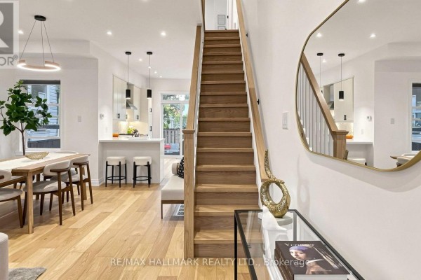 Dining room - 82 Caroline Avenue, Toronto, ON M4M2X7 Photo 2
