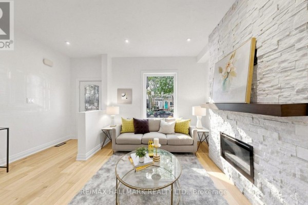 Bedroom 2 - 82 Caroline Avenue, Toronto, ON M4M2X7 Photo 5