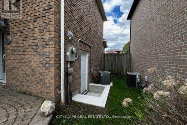 Bedroom 2 - 82 Chatfield Drive, Ajax, ON L1T2J9 Photo 3