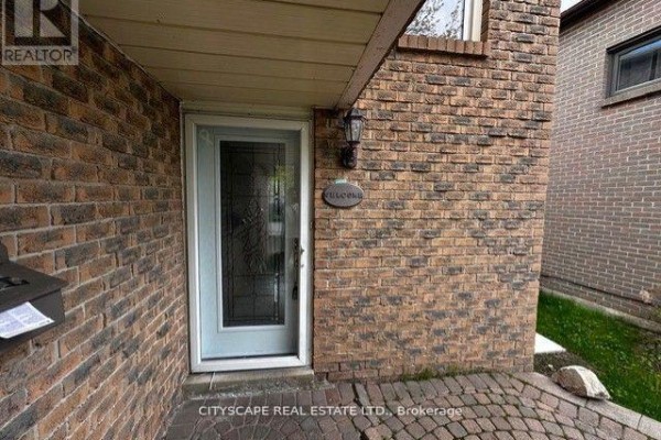 Living room - 82 Chatfield Drive, Ajax, ON L1T2J9 Photo 4