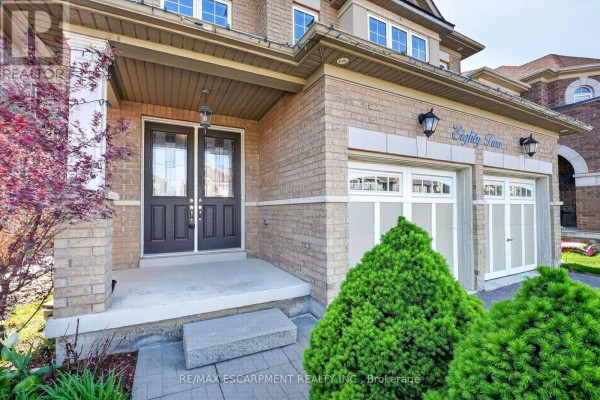 82 Chaumont Drive, Hamilton, ON L8J0J8 Photo 3