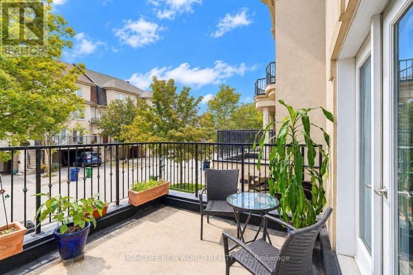 82 David Dunlap Circle, Toronto, ON M3C4C1 Photo 4