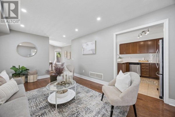 Family room - 82 Dewell Crescent, Clarington, ON L1E0B7 Photo 4