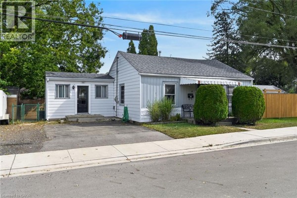 Dining room - 82 Division Street, Brantford, ON N3S2P5 Photo 2