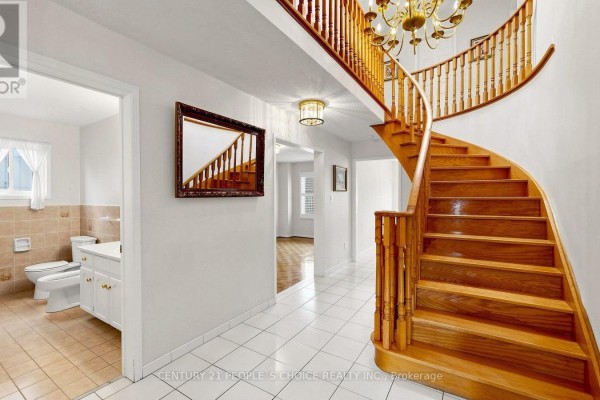 82 Embassy Drive, Vaughan, ON L4L5A7 Photo 2