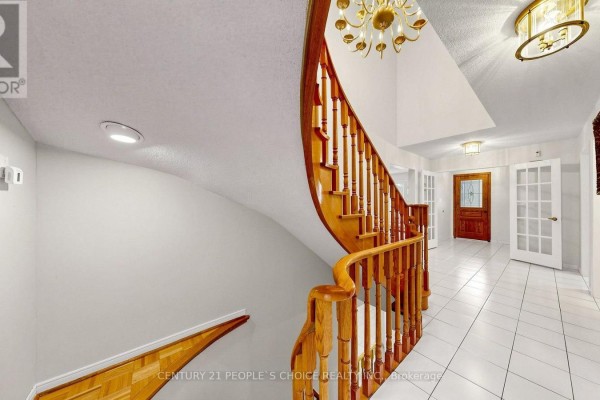 82 Embassy Drive, Vaughan, ON L4L5A7 Photo 3