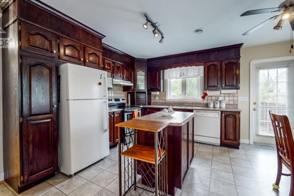 Foyer - 82 Foxtrap Access Road, Conception Bay South, NL A1X7N4 Photo 5
