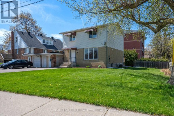 Kitchen - 82 Maple Avenue, Halton Hills, ON L7G1X7 Photo 2