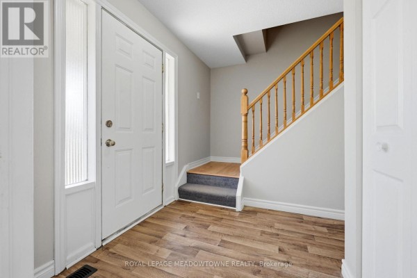 Primary Bedroom - 82 Maple Avenue, Halton Hills, ON L7G1X7 Photo 4