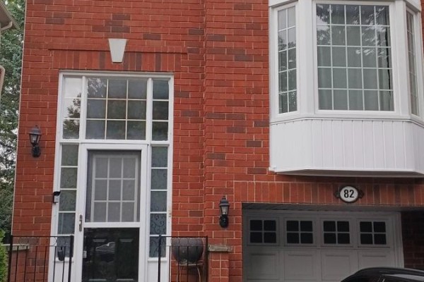 82 Mosaics Avenue, Aurora