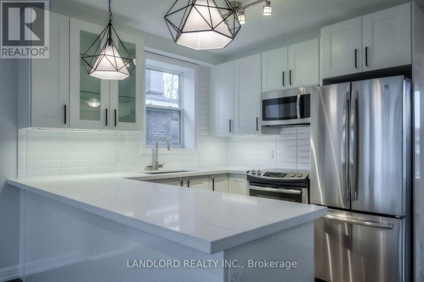 82 Parkway Avenue, Toronto, ON M6R1T5 Photo 5