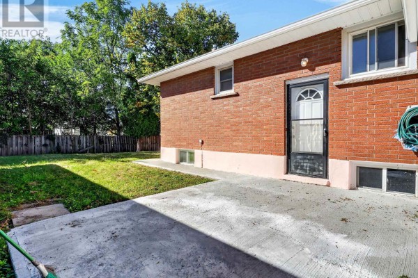 Bedroom 3 - 82 Regent Drive, St  Catharines, ON L2M3L7 Photo 4