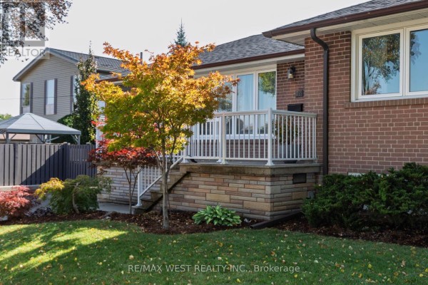 Kitchen - 82 Renault Crescent, Toronto, ON M9P1J6 Photo 2