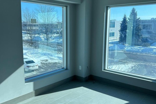82 Romina Drive, Vaughan, ON L4K4Z7 Photo 4