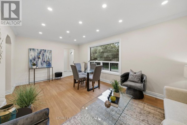 Living room - 82 Scarborough Heights Boulevard, Toronto, ON M1M2V4 Photo 3