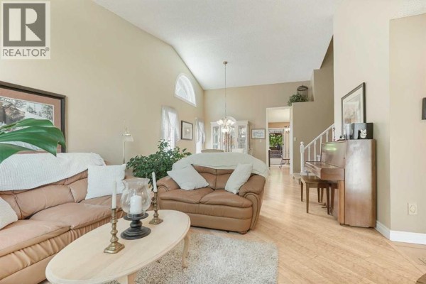 Living room - 82 Sherwood Boulevard W, Lethbridge, AB T1K6E9 Photo 5