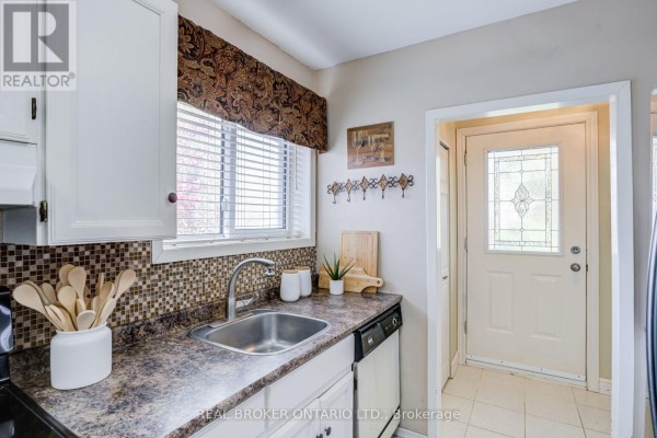 Eating area - 82 Tecumseth Drive, Aurora, ON L4G2X4 Photo 5