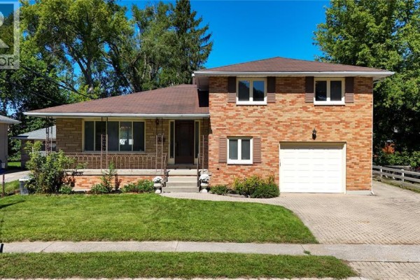 820 Alexander Street, Sarnia