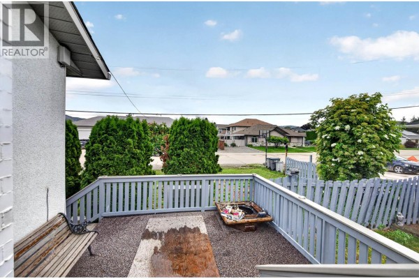 3pc Bathroom - 820 Invermere Court, Kamloops, BC V2B7T4 Photo 2
