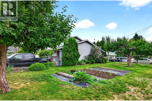Kitchen - 820 Invermere Court, Kamloops, BC V2B7T4 Photo 4
