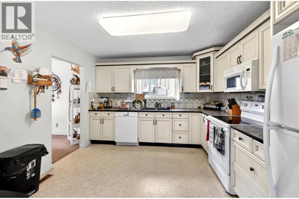 Dining room - 820 Invermere Court, Kamloops, BC V2B7T4 Photo 5