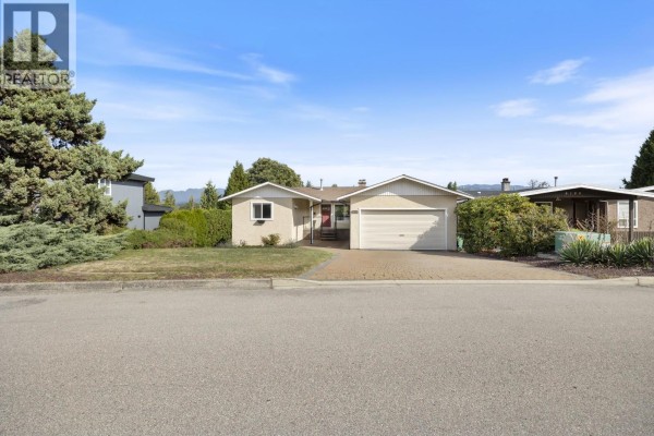 8200 Burnfield Crescent, Burnaby, BC V5E3W7 Photo 3