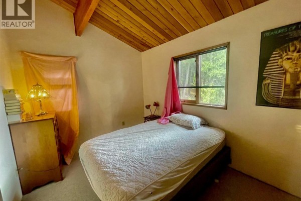 Pantry - 8200 Gun Lake Road W, Gold Bridge, BC V0K1P0 Photo 3