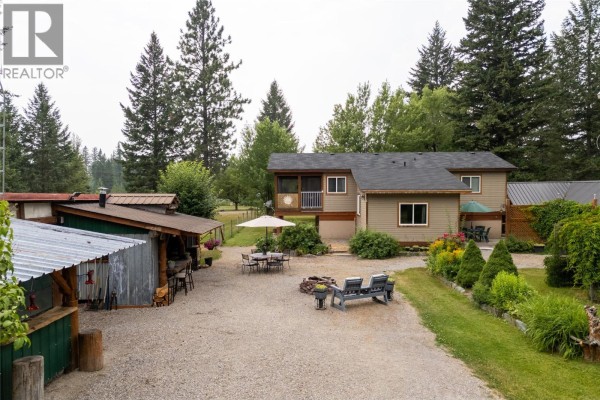 Living room - 8201 Rock Creek Road, Galloway, BC V0B1T2 Photo 4