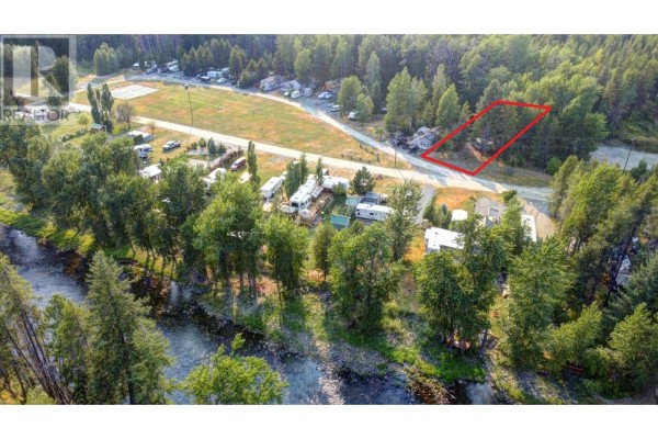 8202 Livesly Road Unit# 2, Yahk, BC V0B2P0 Photo 2