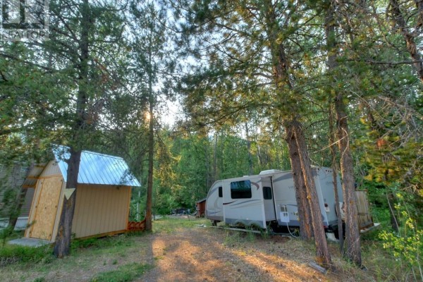 8202 Livesly Road Unit# 2, Yahk, BC V0B2P0 Photo 4