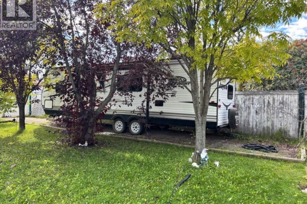 3pc Bathroom - 8206 106 Street, Grande Prairie, AB T8W2H1 Photo 2
