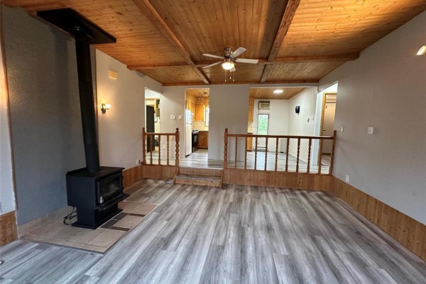 Living room - 82075 44 Highway, Rennie, MB R0E1R0 Photo 5