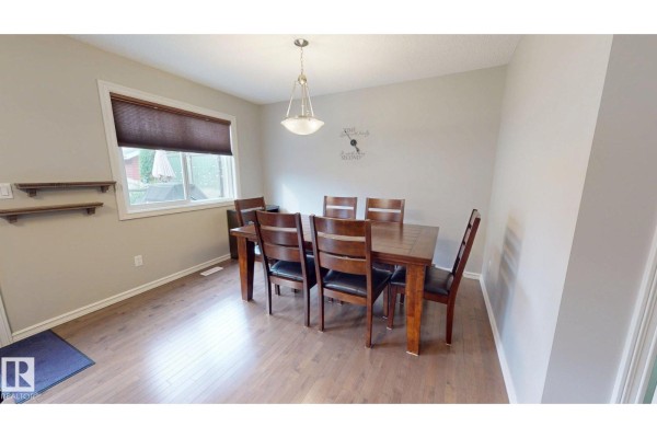 Primary Bedroom - 821 36a Av Nw, Edmonton, AB T6T0S5 Photo 5