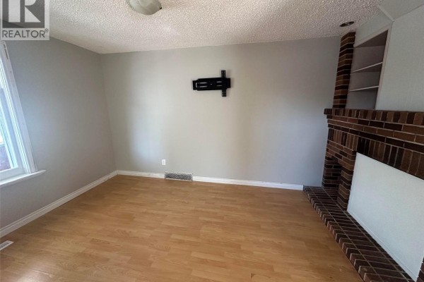 Dining room - 821 6th Avenue Nw, Moose Jaw, SK S6H4A2 Photo 2