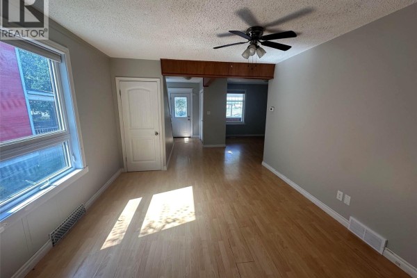 Den - 821 6th Avenue Nw, Moose Jaw, SK S6H4A2 Photo 4