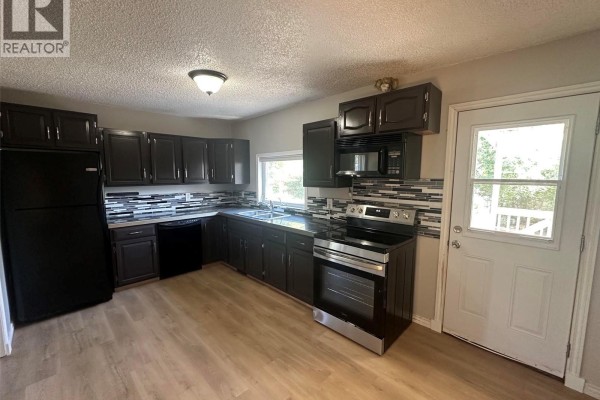 Bedroom - 821 6th Avenue Nw, Moose Jaw, SK S6H4A2 Photo 5
