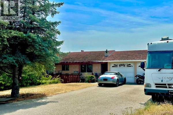 2pc Ensuite bath - 8210 Okanagan Centre Road W, Lake Country, BC V4V1M8 Photo 3