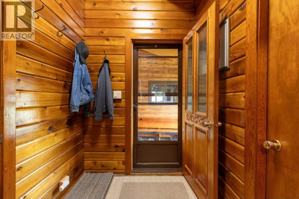 Office - 8210 S 5 Highway, Valemount, BC V0E2Z0 Photo 4