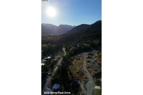 8218 Merlot Peak Drive, Pemberton, BC V0N2L3 Photo 4