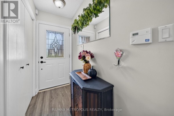 Primary Bedroom - 822 10th Line, Innisfil, ON L9S3N9 Photo 5