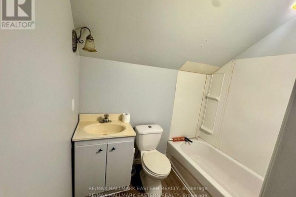822 St. Mary's Street, Peterborough, ON K9J4H3 Photo 2
