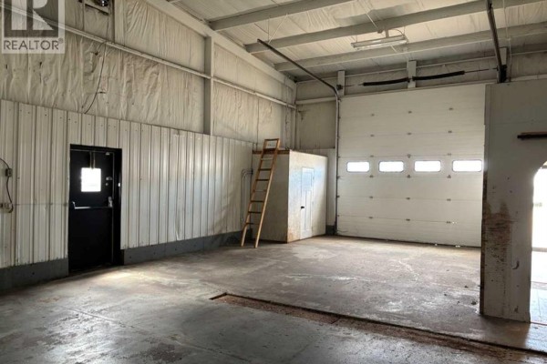 823 3 Avenue E, Brooks, AB T1R0G6 Photo 3