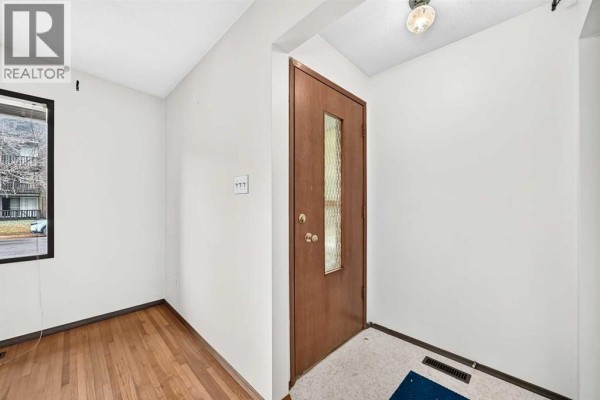 Primary Bedroom - 823 67 Avenue Sw, Calgary, AB T2V0M6 Photo 2