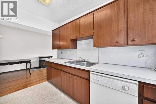 Bedroom - 823 67 Avenue Sw, Calgary, AB T2V0M6 Photo 5