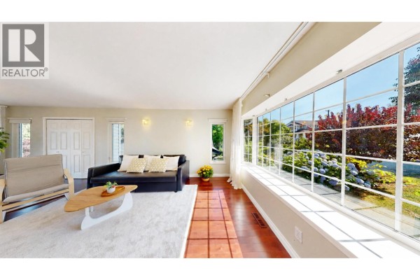 823 Burnaby Street, New Westminster, BC, photo 3