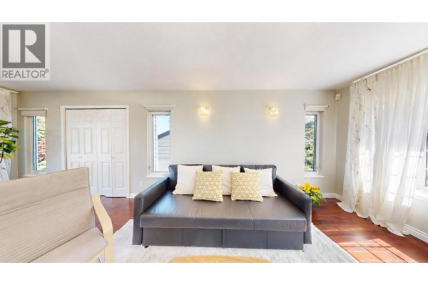 823 Burnaby Street, New Westminster, BC V3L4V8 Photo 4