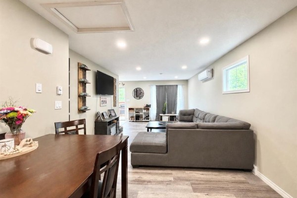 823 Dennis Street, Brandon, MB R7A5E9 Photo 4