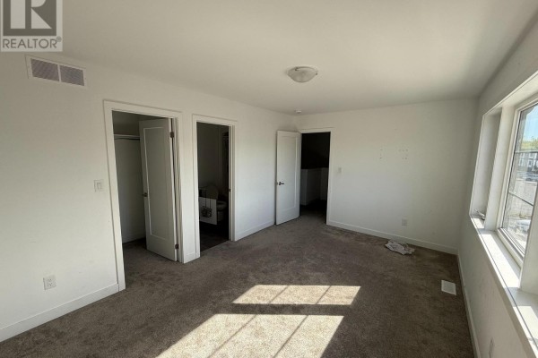 Living room - 824 - 4263 Fourth Avenue, Niagara Falls, ON L2E0C2 Photo 5