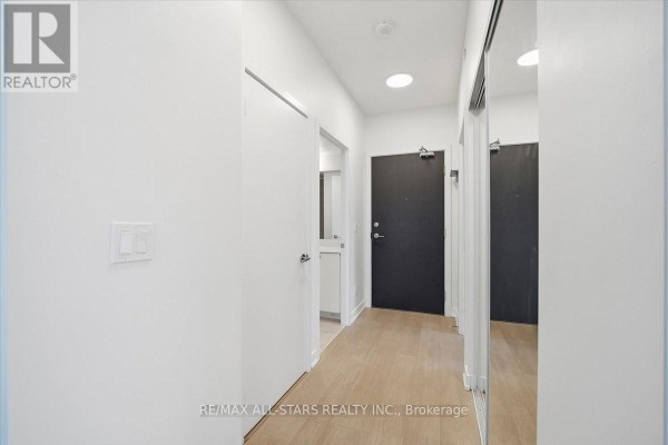 Primary Bedroom - 824 - 8 Trent Avenue, Toronto, ON M4C0A6 Photo 4